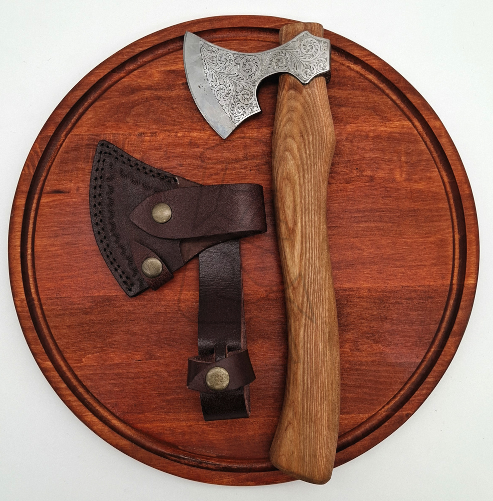 Økse med indgraveringer